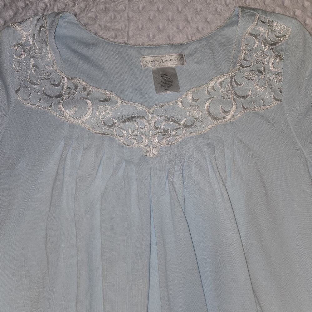Earth Angels Gown Womens Medium Blue Embroidered Jersey Short Sleeve Nightgown